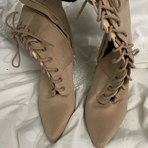 Nude laceup heeled boots 👢